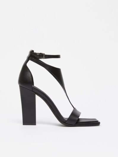 SANDALES EN CUIR AVEC TALON